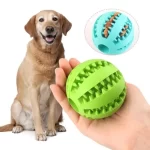 Pelota interactiva con escape de comida para perros verde