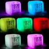 Reloj despertador tipo cubo con luz led