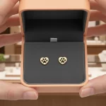 Aretes-huella-corazon-Dorados