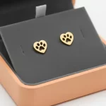 Aretes-huella-corazon-plateados