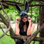 Mascara mujer conejo sexy en negro de media cara 2