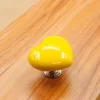 Botones con adhesivo amarillo