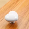 Botones con adhesivo blanco
