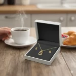 Juego de Collar y Aretes Diseño Gato Silueta