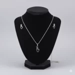 Juego de Collar y Aretes Diseño Manos