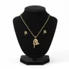 Juego de collar y Aretes Diseño Rosas