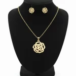 Juego-de-collar-y-Aretes-Rosas