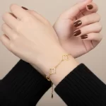 Pulsera-de-Acero-Inoxidable-con-Dije-de-Trebol