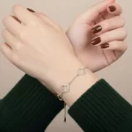 Pulsera-de-Acero-Inoxidable-con-Dije-de-Trebol