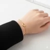 Pulsera-de-acero-inoxidable-con-dije-de-corazon