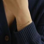 Pulsera-minimalista-de-acero-inoxidable