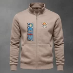 Buzo-con-Cuello-Alto-One-Piece-Bordado