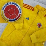 Buzo-Cuello-Alto-Colombia-Mariposa-Mundial